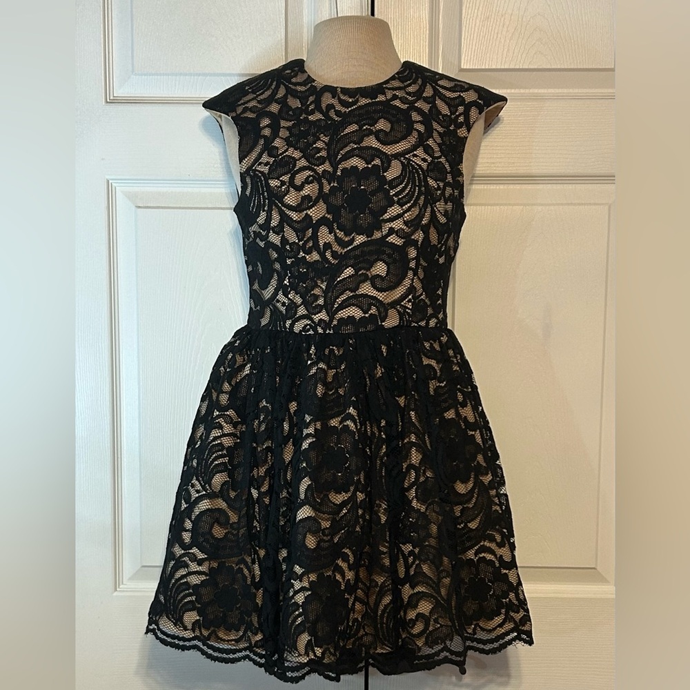 Cameo Women's XS‎ All In The Day Dress Black Lace Mini Fit & Flare Cocktail